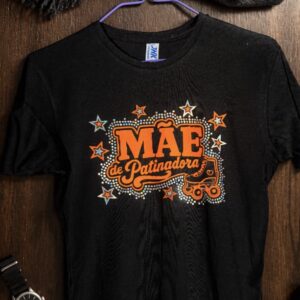 T-shirt Premium “Mãe de Patinadora” – Personalizável em Vinil